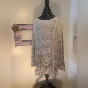 Saint Johns Bay sweater tan/white.  It’s new with rags on gently used.